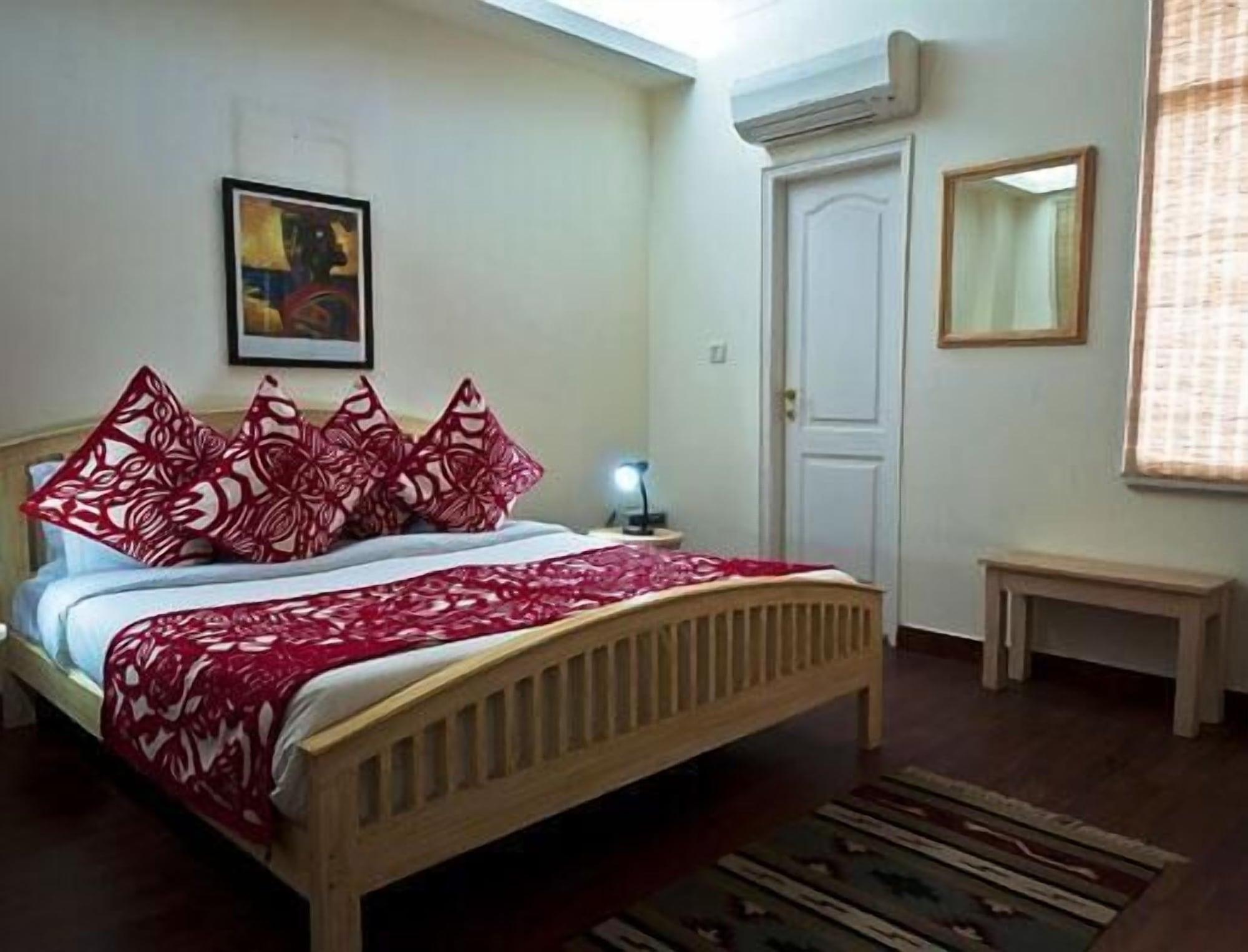 Bed and Breakfast Colonel'S Retreat At The Airport à New Delhi Extérieur photo