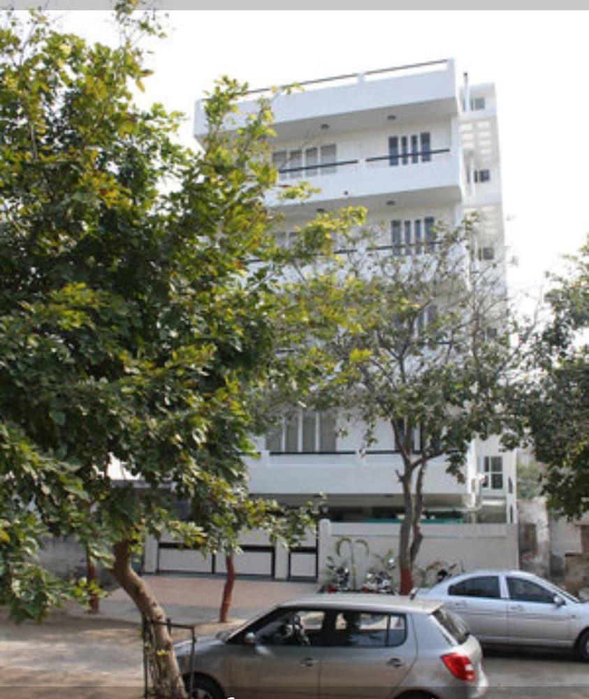 Bed and Breakfast Colonel'S Retreat At The Airport à New Delhi Extérieur photo