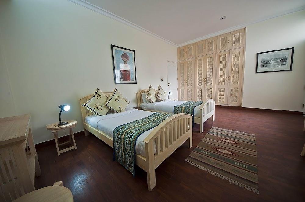 Bed and Breakfast Colonel'S Retreat At The Airport à New Delhi Extérieur photo