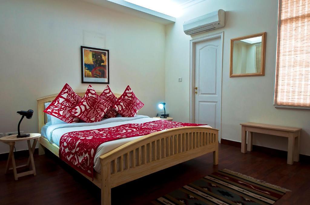 Bed and Breakfast Colonel'S Retreat At The Airport à New Delhi Extérieur photo