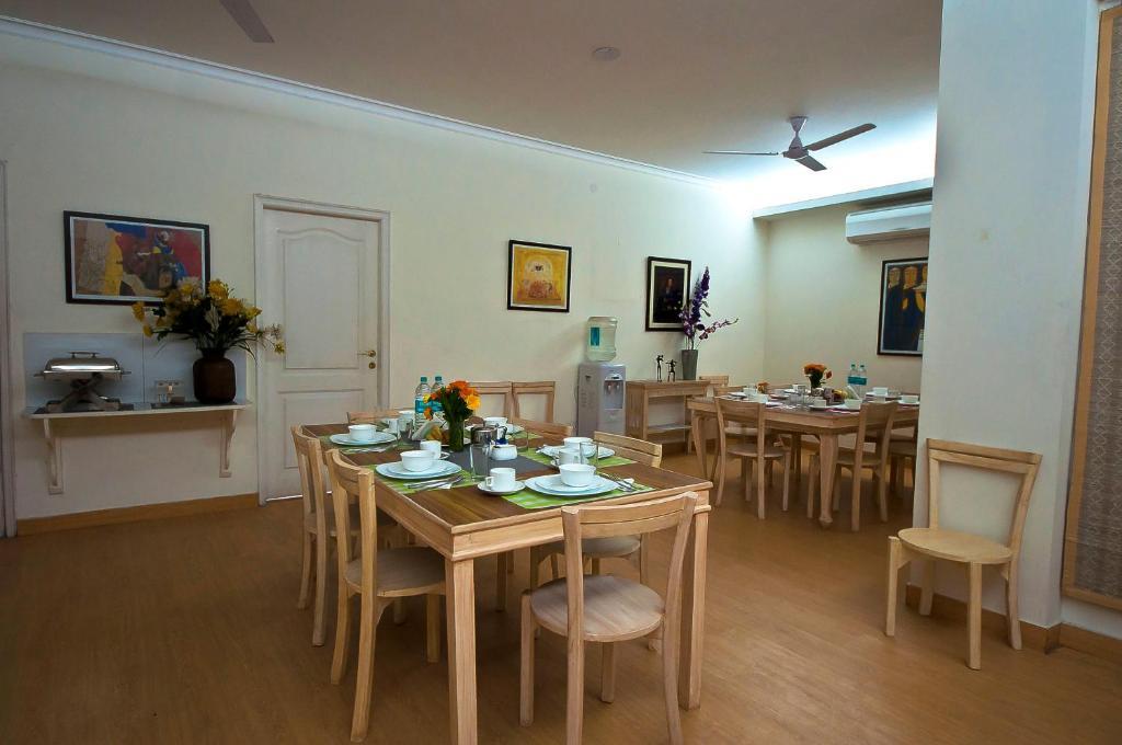 Bed and Breakfast Colonel'S Retreat At The Airport à New Delhi Extérieur photo