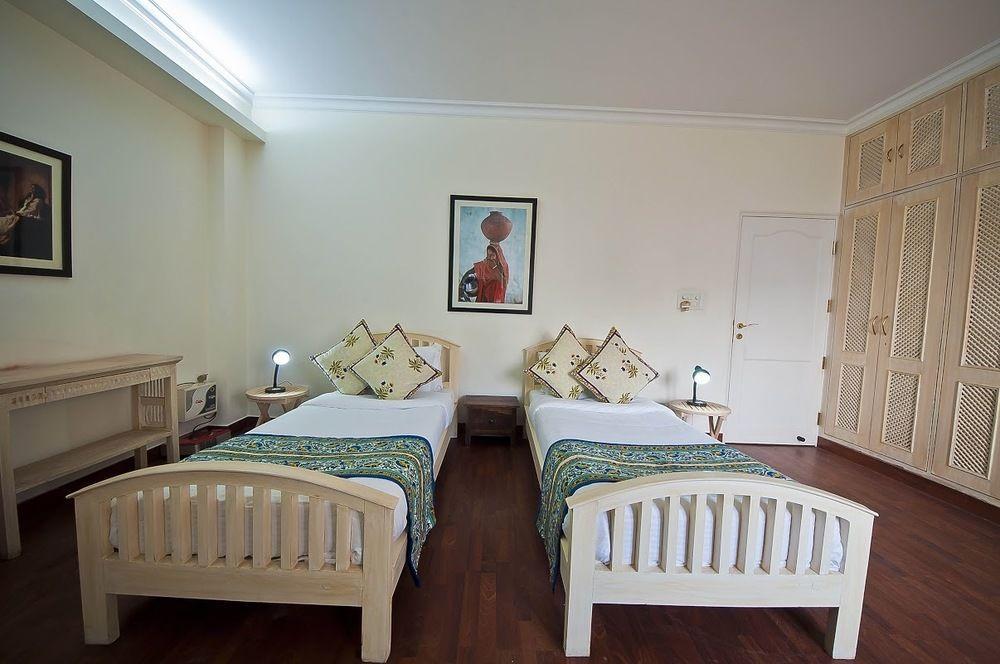 Bed and Breakfast Colonel'S Retreat At The Airport à New Delhi Extérieur photo