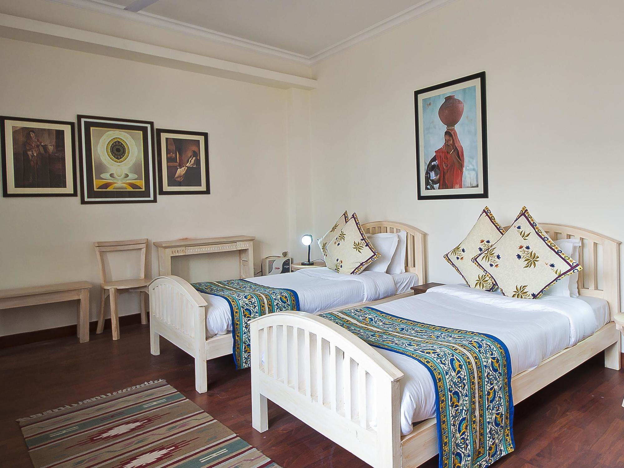 Bed and Breakfast Colonel'S Retreat At The Airport à New Delhi Extérieur photo