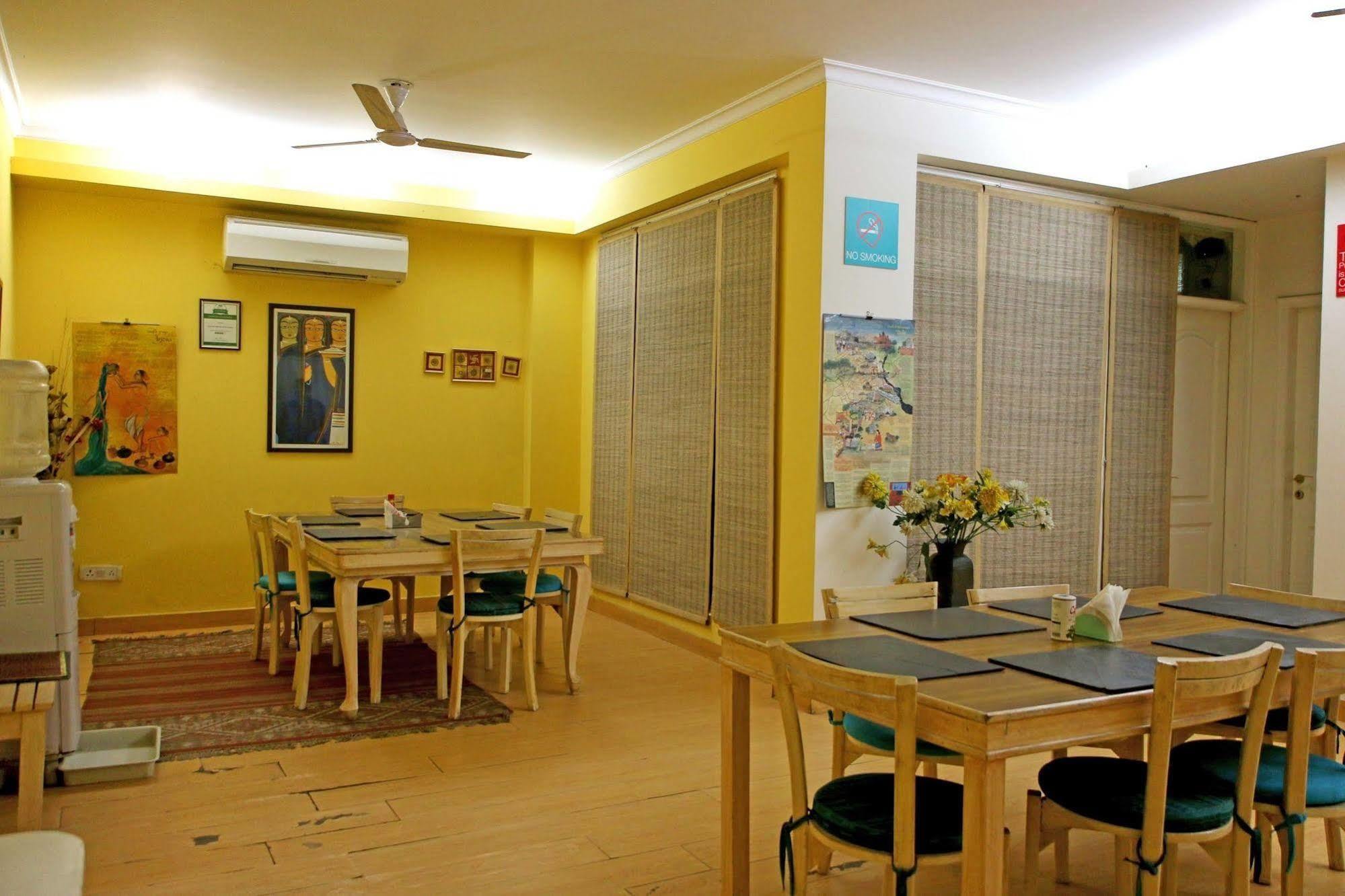 Bed and Breakfast Colonel'S Retreat At The Airport à New Delhi Extérieur photo