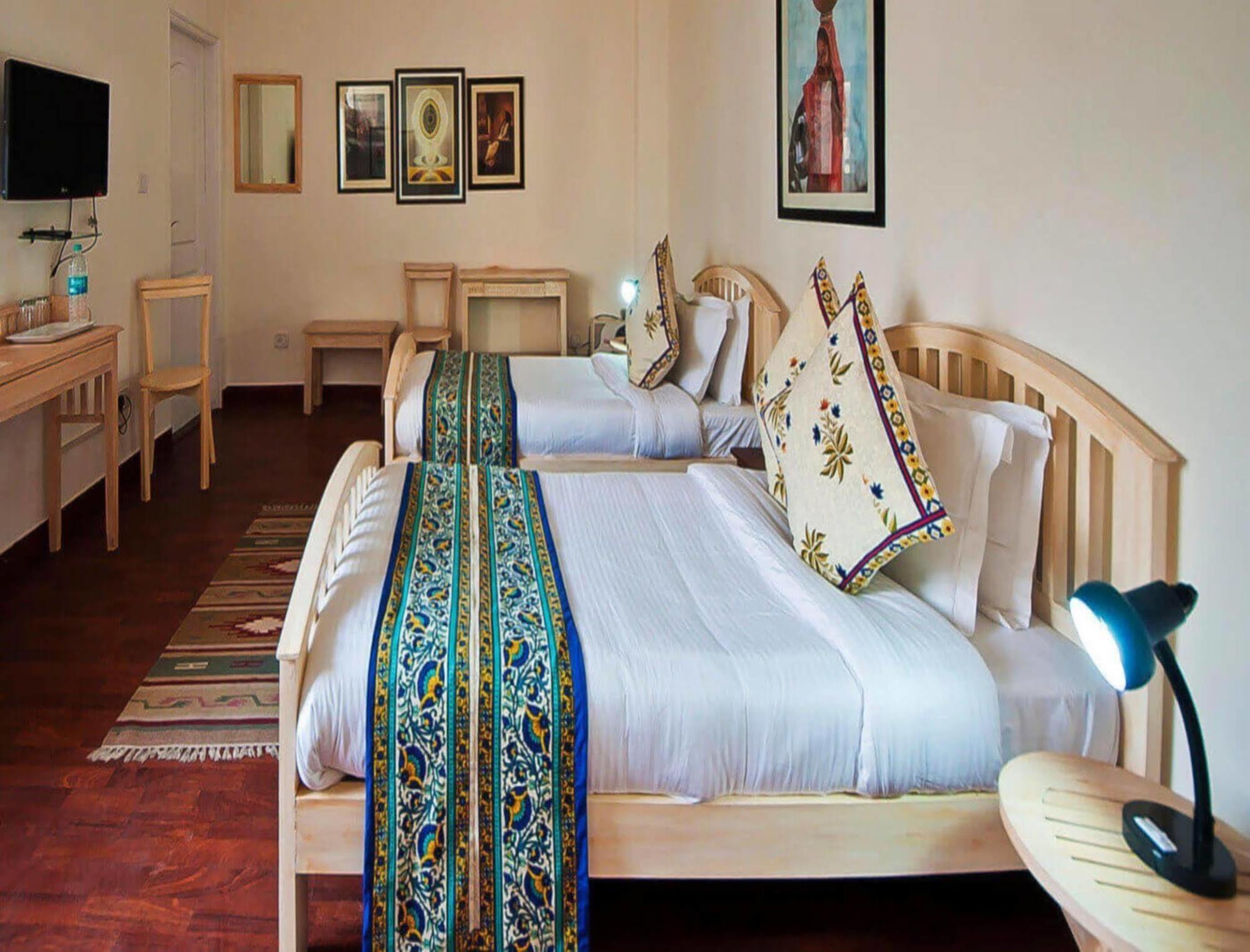 Bed and Breakfast Colonel'S Retreat At The Airport à New Delhi Extérieur photo