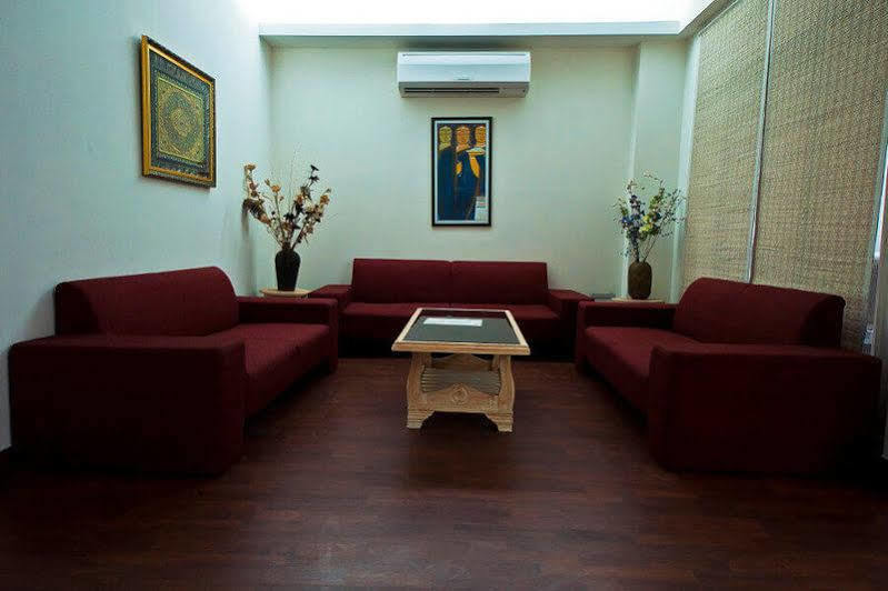 Bed and Breakfast Colonel'S Retreat At The Airport à New Delhi Extérieur photo