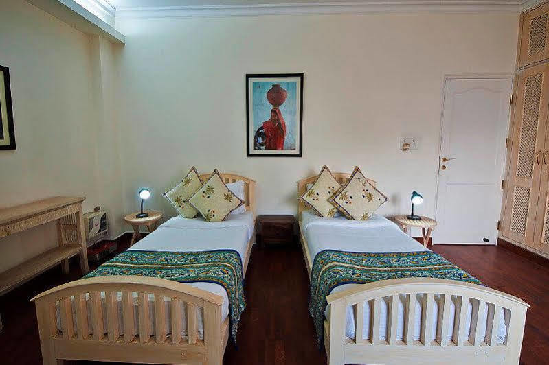 Bed and Breakfast Colonel'S Retreat At The Airport à New Delhi Extérieur photo